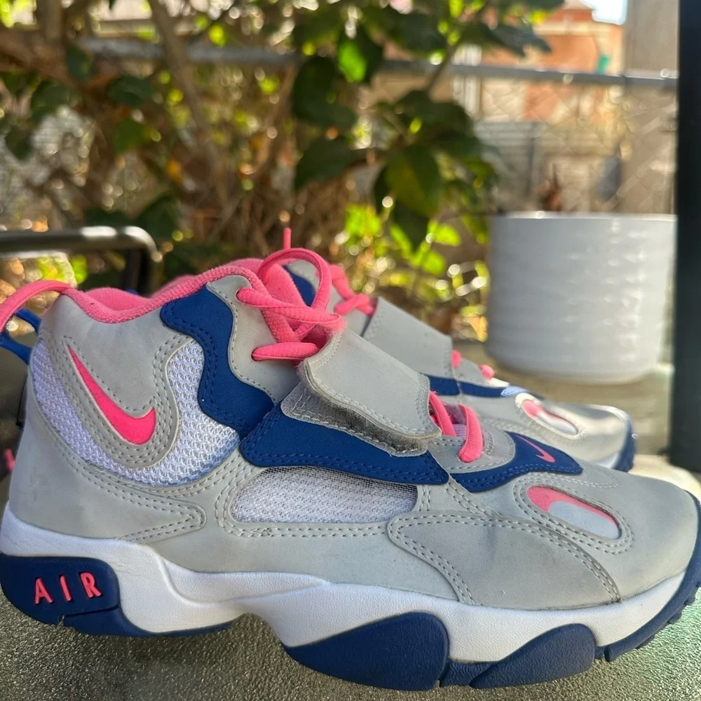 Nike Air‎ Speed Turf GS Kids Sneakers - Gray, Pink, and Blue Size 5.5